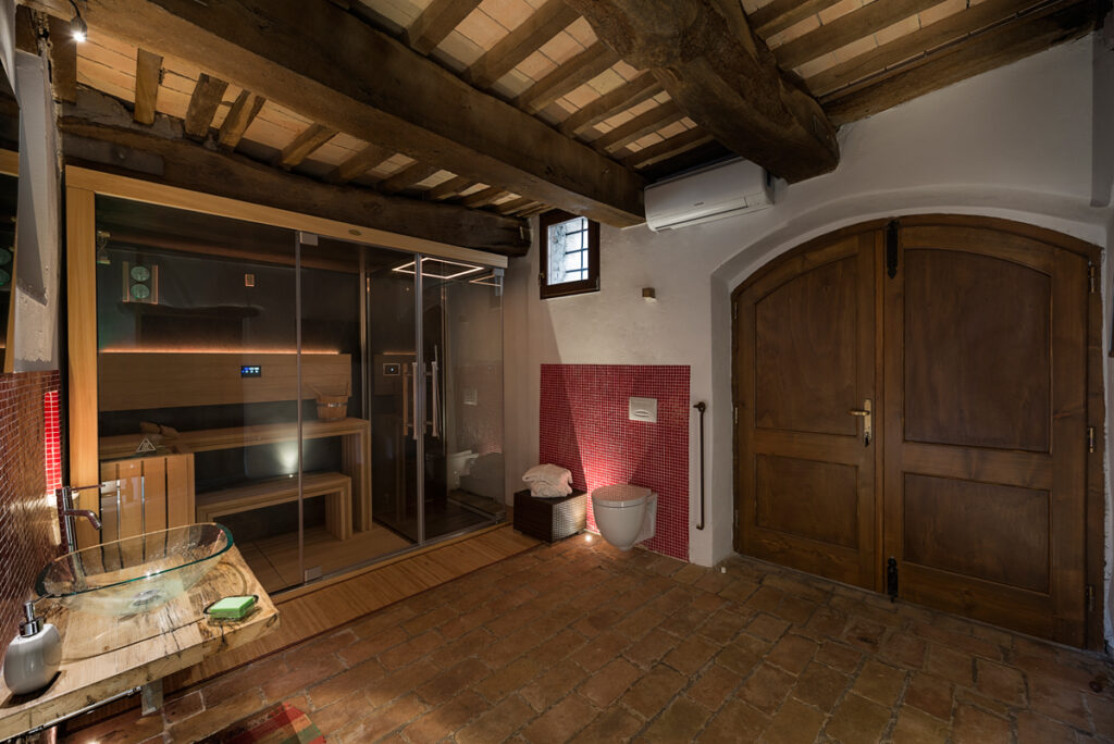Villa Elisa, inside